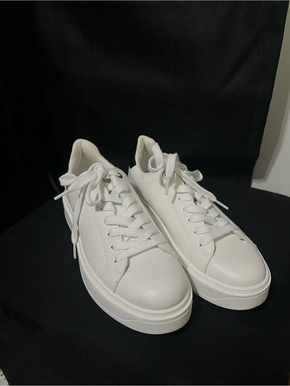 Steve Madden Women’s White Platform Sneaker with Black Heel Accent - Picture 4 of 5